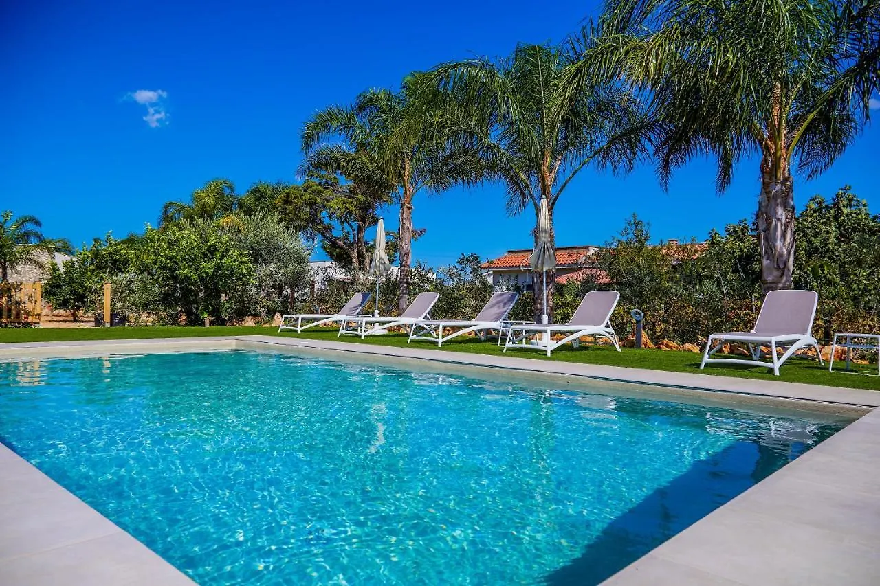 ***** מלון דירות סקופלו Residence I Faraglioni איטליה